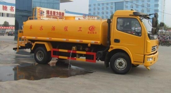 東風(fēng)多利卡<a href=http://jswmsh.cn/ssc target=_blank class=infotextkey>灑水車(chē)</a>