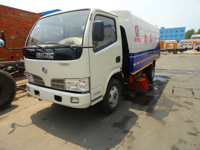  東風(fēng)福瑞卡道路清掃車（<a href=http://jswmsh.cn/saoluche/ target=_blank class=infotextkey>掃路車</a>）